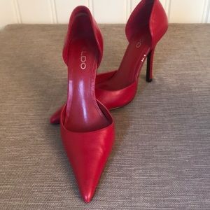 FLASH SALE!!! Pointy RED heels from Aldo